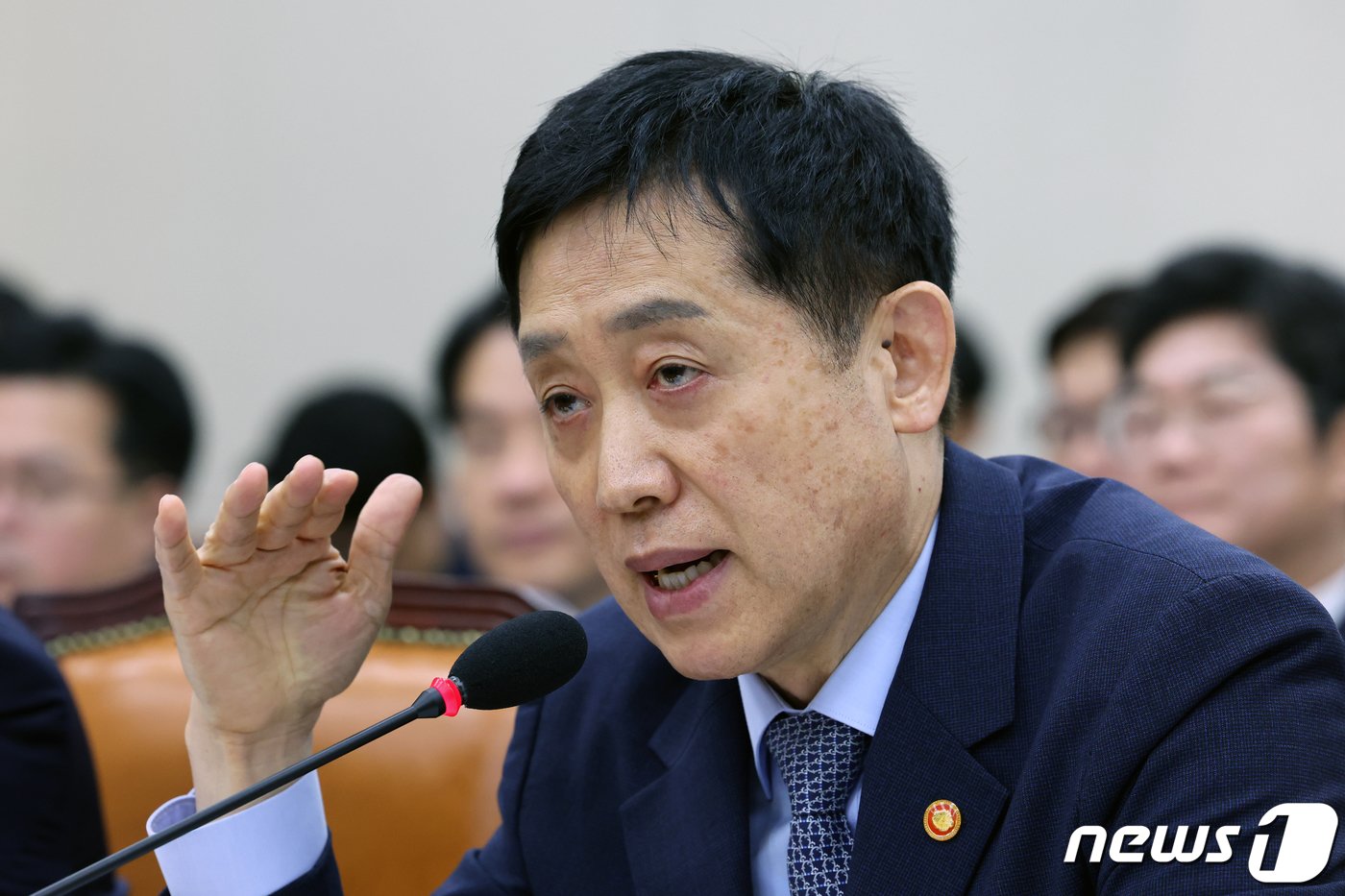본문 이미지 - 김주현 금융위원장이 11일 오전 서울 여의도 국회에서 열린 정무위원회의 금융위원회에 대한 국정감사에서 의원 질의에 답하고 있다. 2023.10.11/뉴스1 ⓒ News1 황기선 기자