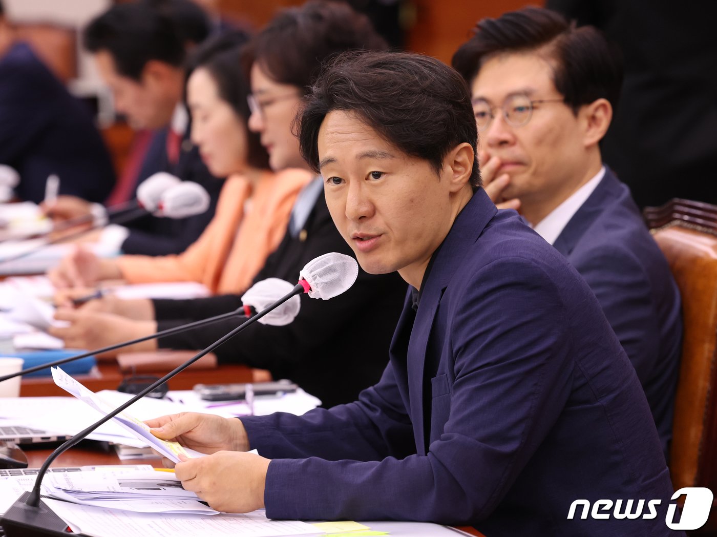 본문 이미지 - 이탄희 더불어민주당 의원이 11일 서울 여의도 국회에서 열린 법제사법위원회 국정감사에서 질의를 하고 있다. 2023.10.11/뉴스1 ⓒ News1 송원영 기자