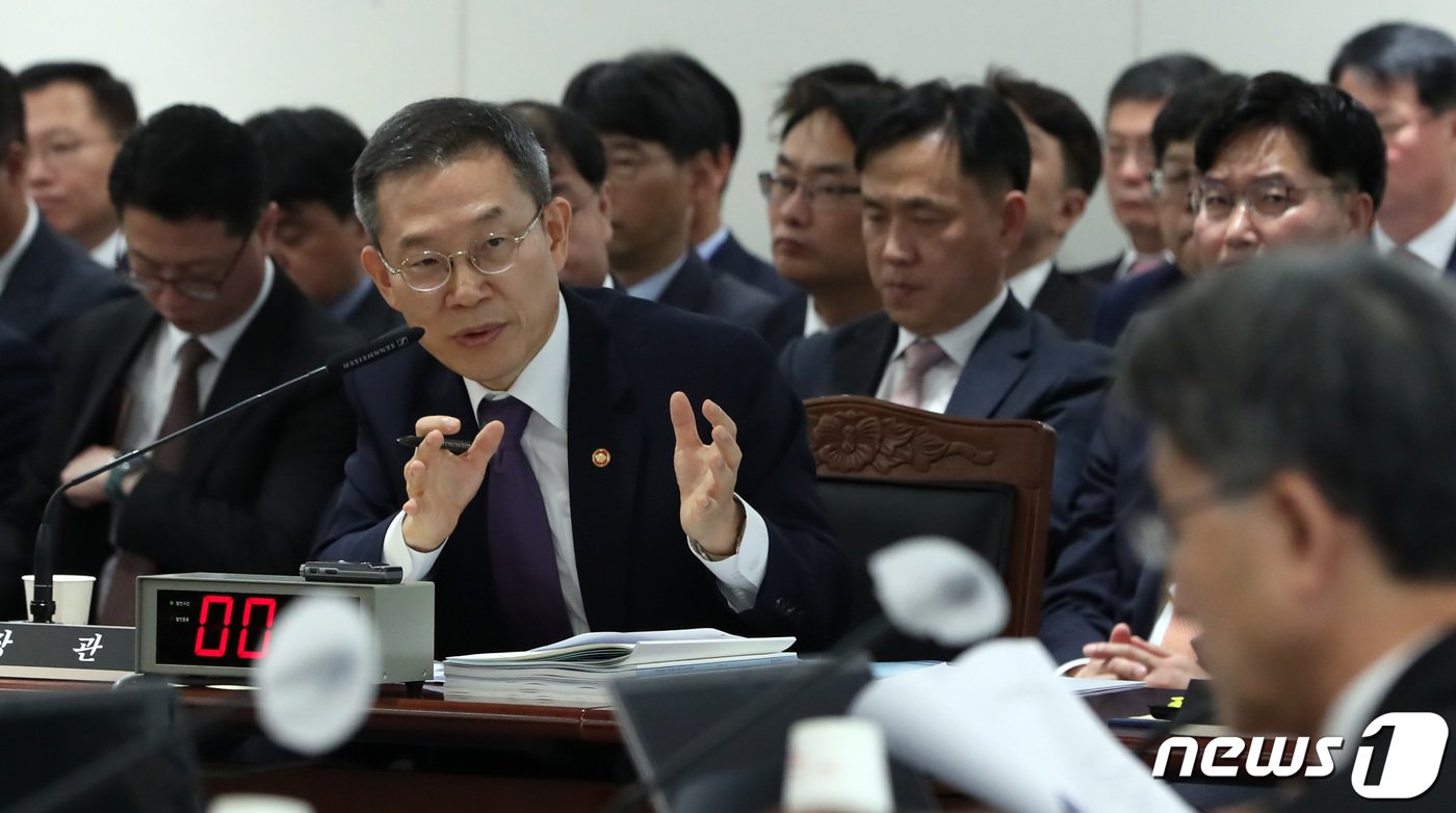 본문 이미지 - 이종호 과학기술정보통신부 장관이 11일 오전 세종시 정부세종청사에서 열린 국회 과학기술정보방송통신위원회의 과학기술정보통신부를 비롯한 산하기관의 국정감사에서 질의에 답변하고 있다. 2023.10.11/뉴스1 ⓒ News1 김기남 기자