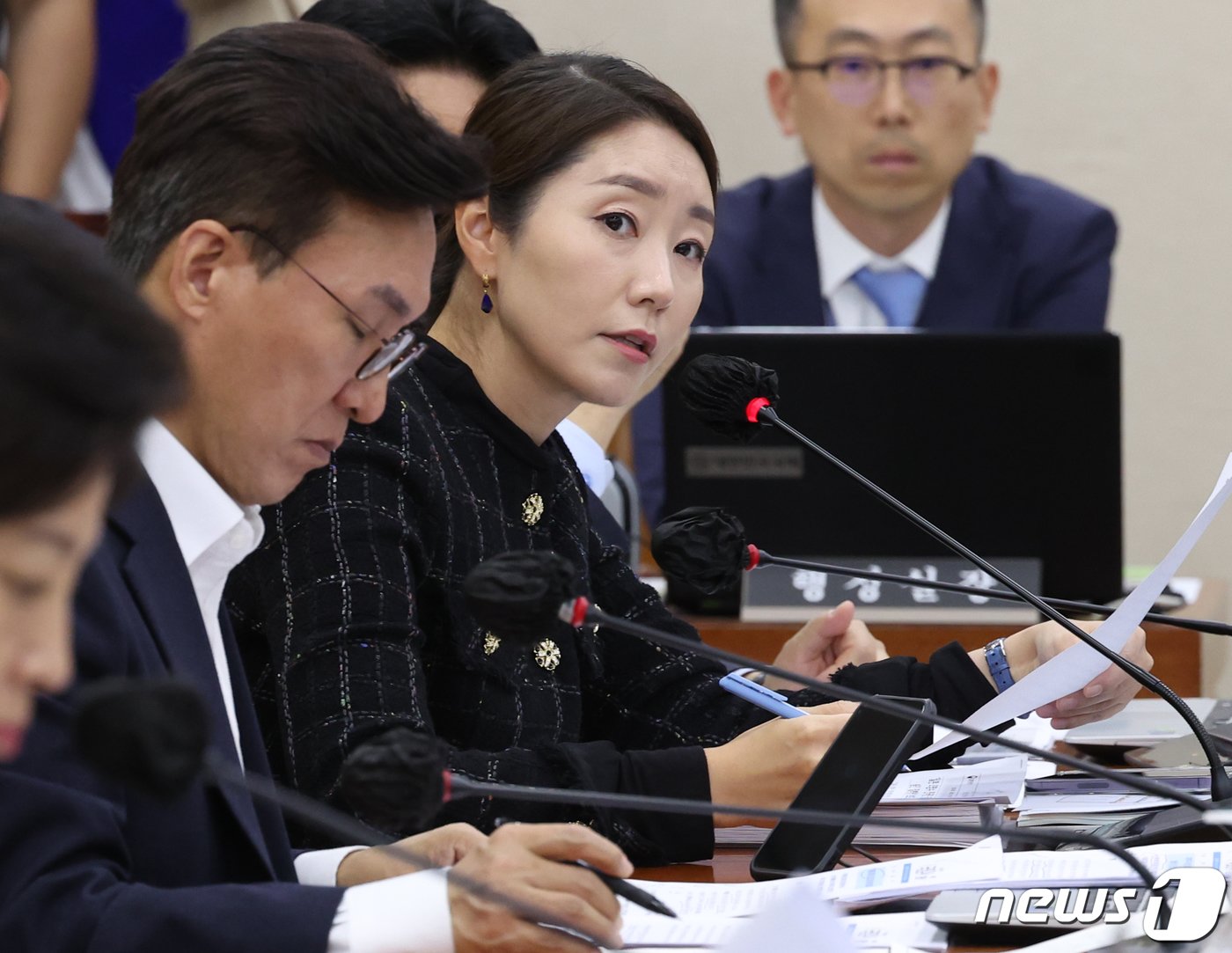 본문 이미지 - 강선우 더불어민주당 의원이 11일 서울 여의도 국회에서 열린 보건복지위원회 국정감사에서 질의를 하고 있다. 2023.10.11/뉴스1 ⓒ News1 송원영 기자