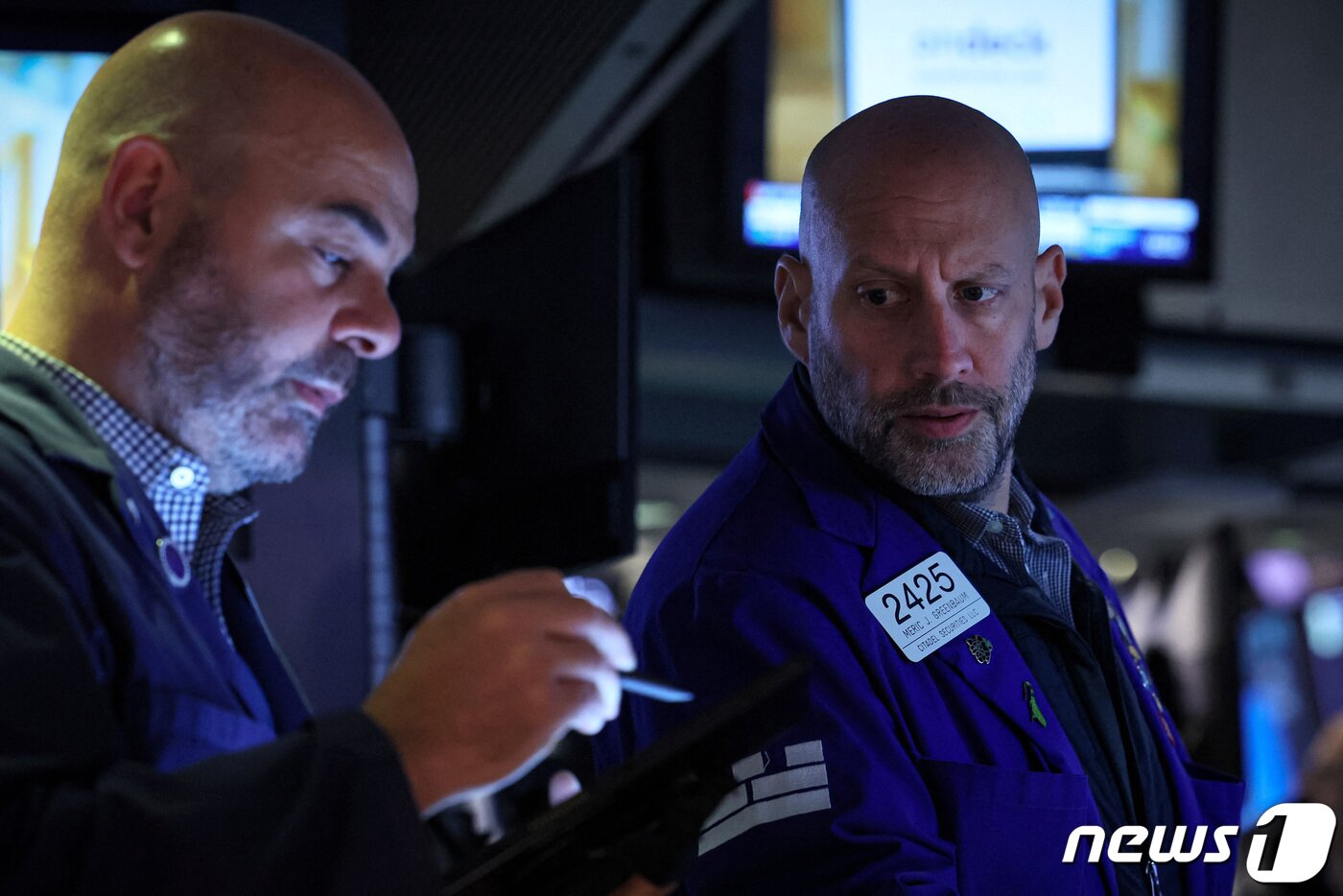 본문 이미지 - 미증시 트레이더들.  ⓒ 로이터=뉴스1