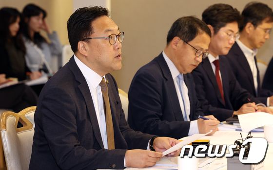 김병화 기재부 차관, 비상경제차관회의 주재 