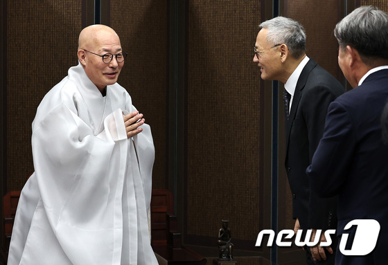 조계종 총무원장 예방한 유인촌 장관