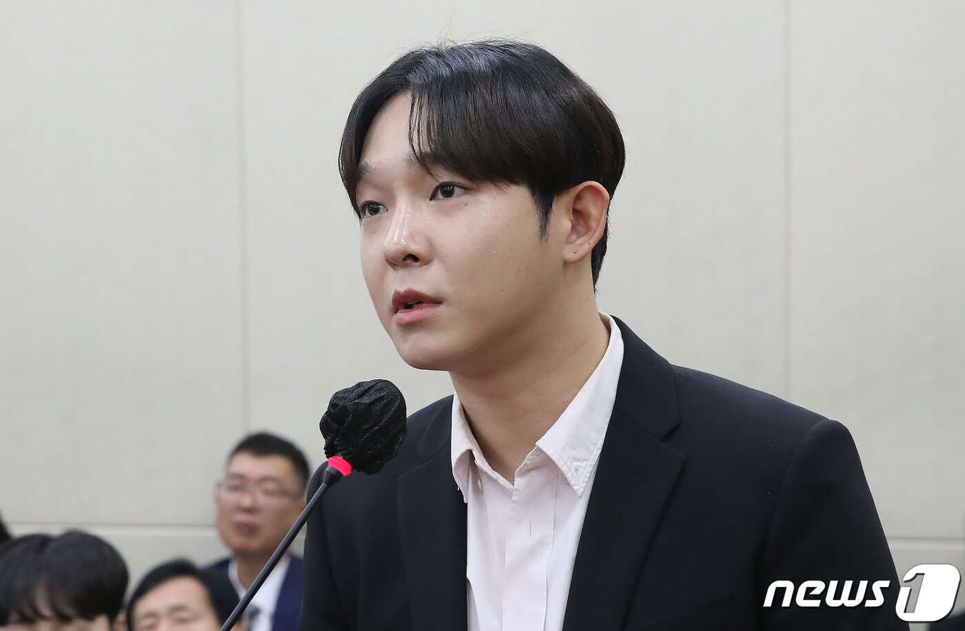 본문 이미지 - 마약 투약 혐의로 재판을 받고 있는 보이그룹 ‘위너’ 출신 남태현이 12일 오후 서울 여의도 국회에서 열린 보건복지위원회의 보건복지부, 질병관리청에 대한 국정감사에 참고인으로 출석해 마약 재활치료 과정 등에 대해 발언하고 있다. 2023.10.12/뉴스1 ⓒ News1 임세영 기자