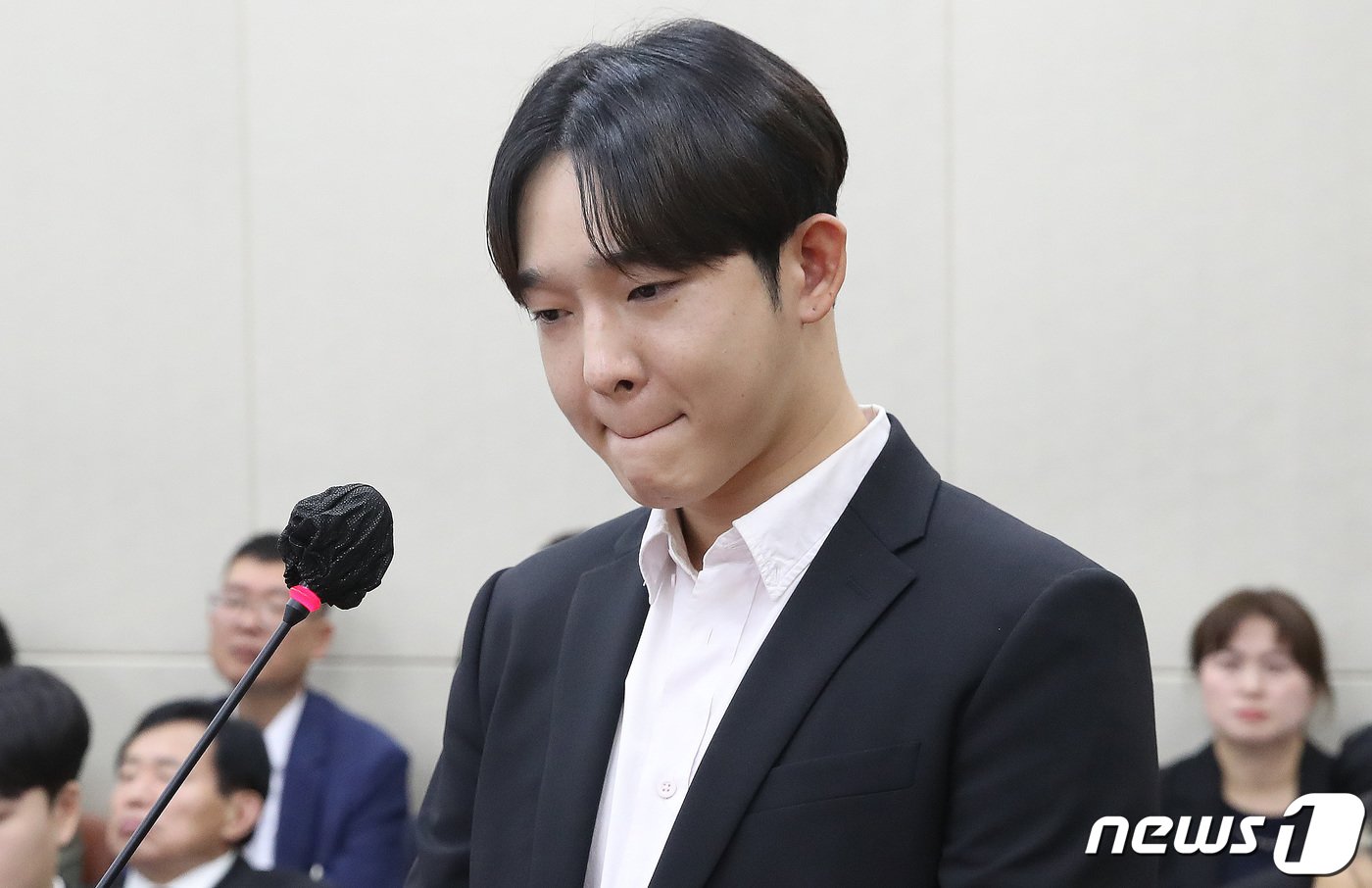 본문 이미지 - 마약 투약 혐의로 재판을 받고 있는 보이그룹 ‘위너’ 출신 남태현이 12일 오후 서울 여의도 국회에서 열린 보건복지위원회의 보건복지부, 질병관리청에 대한 국정감사에 참고인으로 출석해 마약 재활치료 과정 등에 대해 발언하고 있다. 2023.10.12/뉴스1 ⓒ News1 임세영 기자