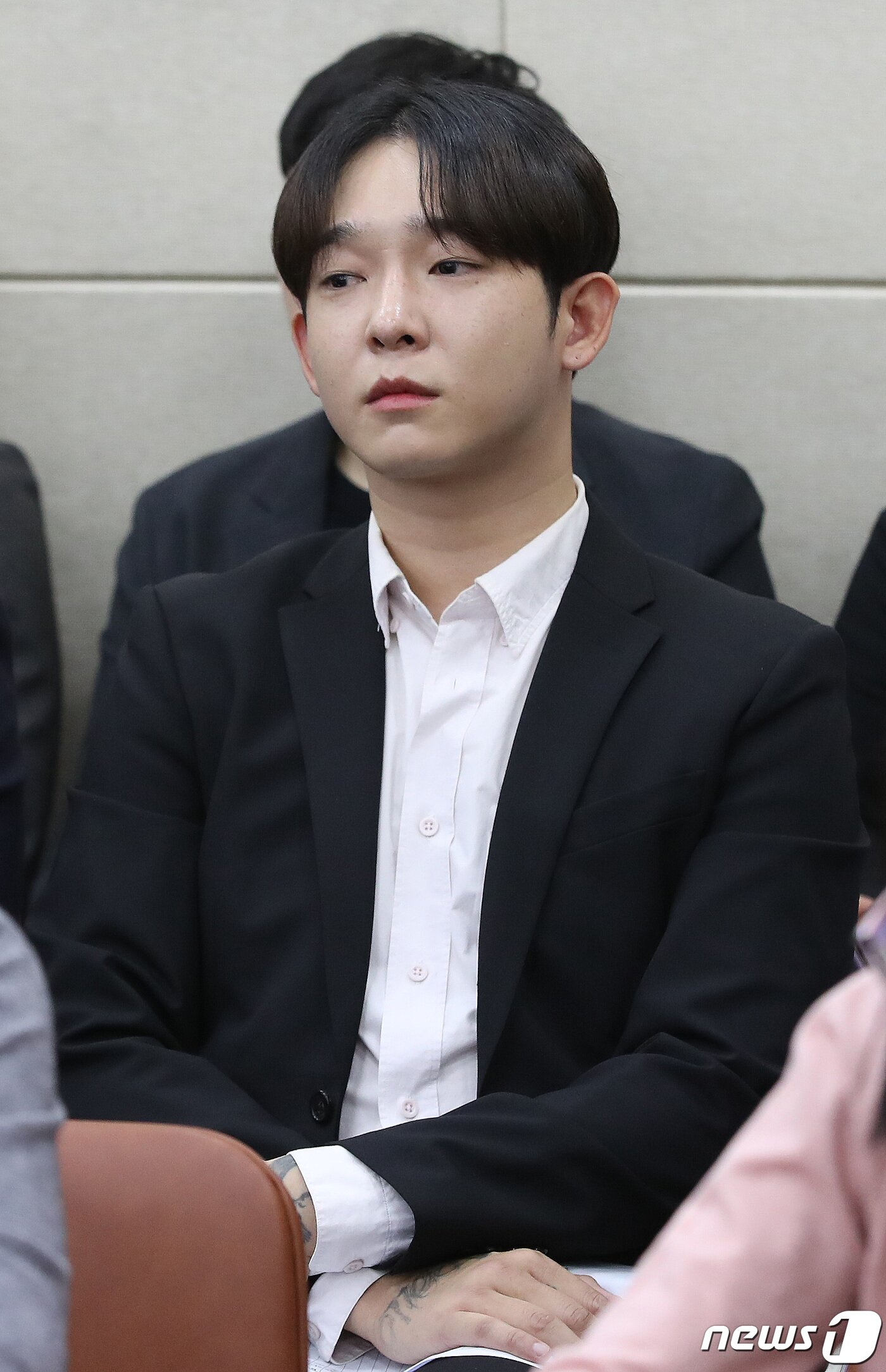본문 이미지 - 마약 투약 혐의로 재판을 받고 있는 보이그룹 ‘위너’ 출신 남태현이 12일 오후 서울 여의도 국회에서 열린 보건복지위원회의 보건복지부, 질병관리청에 대한 국정감사에 참고인으로 출석해 있다. 남 씨는 이날 마약 재활치료 과정 애로사항 등에 대해 발언했다. 2023.10.12/뉴스1 ⓒ News1 임세영 기자