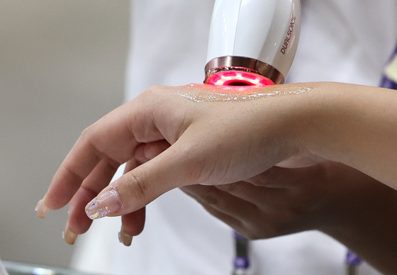 "뷰티기기 전자파, 인체보호 기준 대비 3.99% 이하"