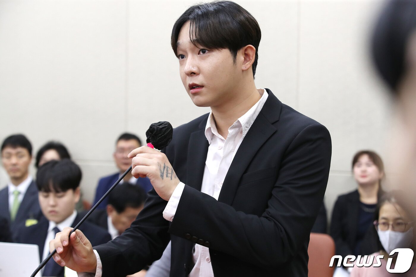 본문 이미지 - 마약 투약 혐의로 재판을 받고 있는 보이그룹 ‘위너’ 출신 남태현이 12일 오후 서울 여의도 국회에서 열린 보건복지위원회의 보건복지부, 질병관리청에 대한 국정감사에 참고인으로 출석해 마약 재활치료 과정 등에 대해 발언하고 있다. 2023.10.12/뉴스1 ⓒ News1 임세영 기자