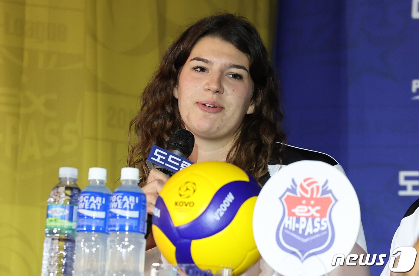 본문 이미지 - 정관장에 입단한 부키리치. 2023.10.12/뉴스1 ⓒ News1 김성진 기자