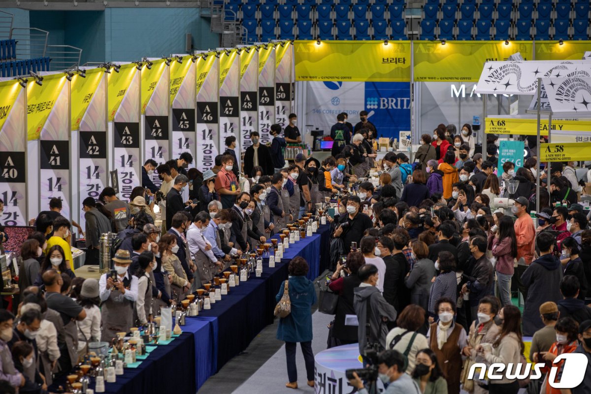 제15회 강릉커피축제가 열리고 있는 강릉스피드스케이팅 경기장.(강릉문화재단 제공) 2023.10.12/뉴스1