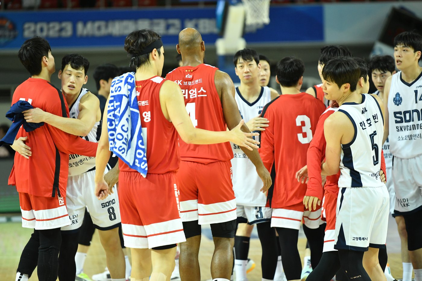 본문 이미지 - 서울 SK가 고양 소노를 꺾고 컵대회 4강에 올랐다.(KBL 제공)