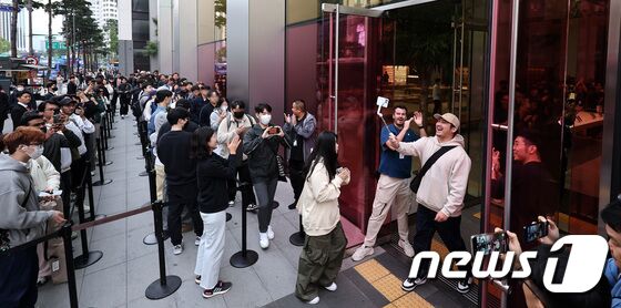 '아이폰15 구매하러 갑니다'