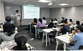 본문 이미지 - 한국조사협회 '채용연계형 리서처양성과정' 1기 교육생들이 교육을 받고 있다. (사진제공 = 한국조사협회)