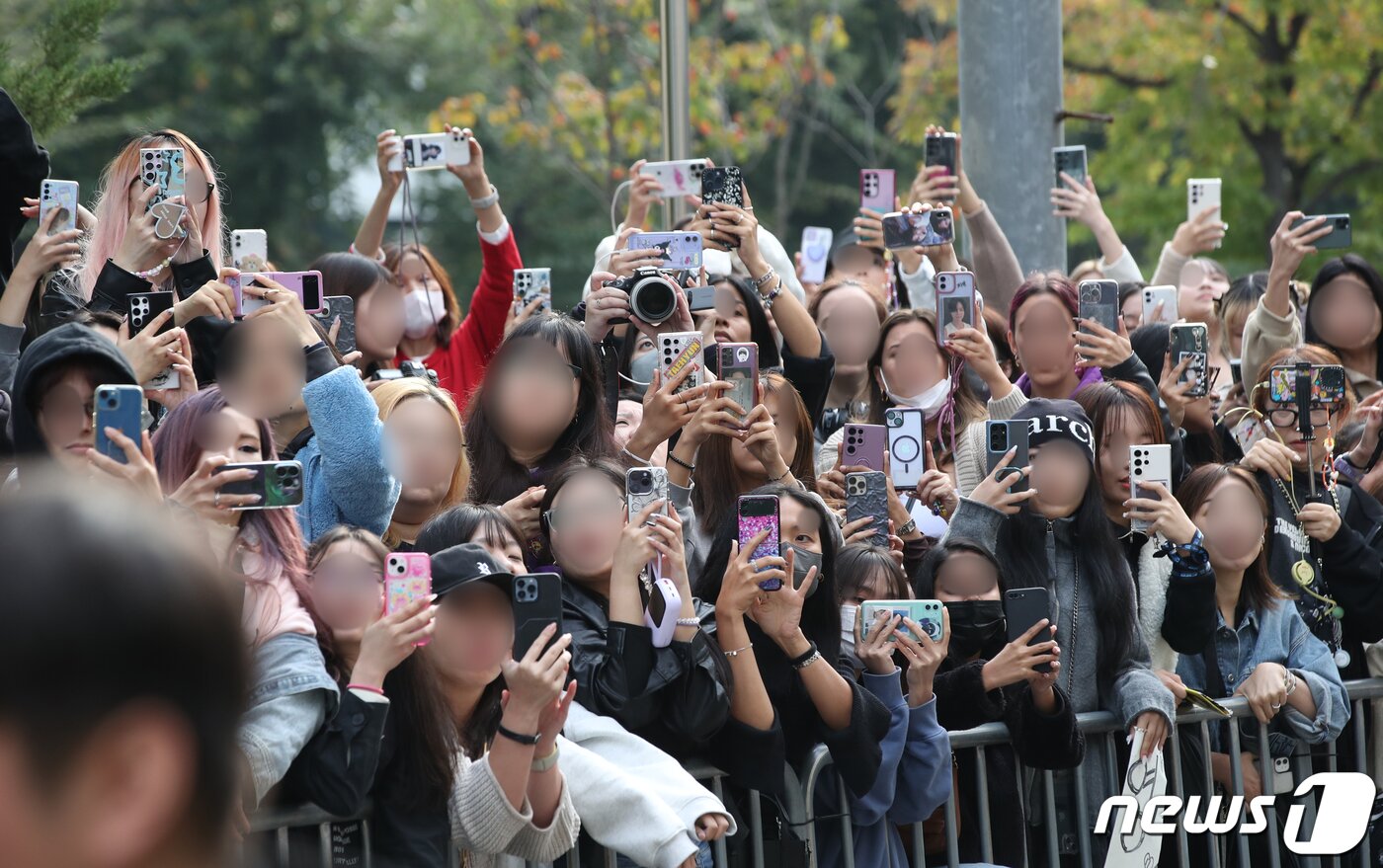 본문 이미지 - 방탄소년단 정국이 13일 오전 서울 여의도 KBS 신관에서 진행된 '뮤직뱅크' 녹화를 마친뒤 퇴근을 하고 있다. 2023.10.13/뉴스1 ⓒ News1 권현진 기자