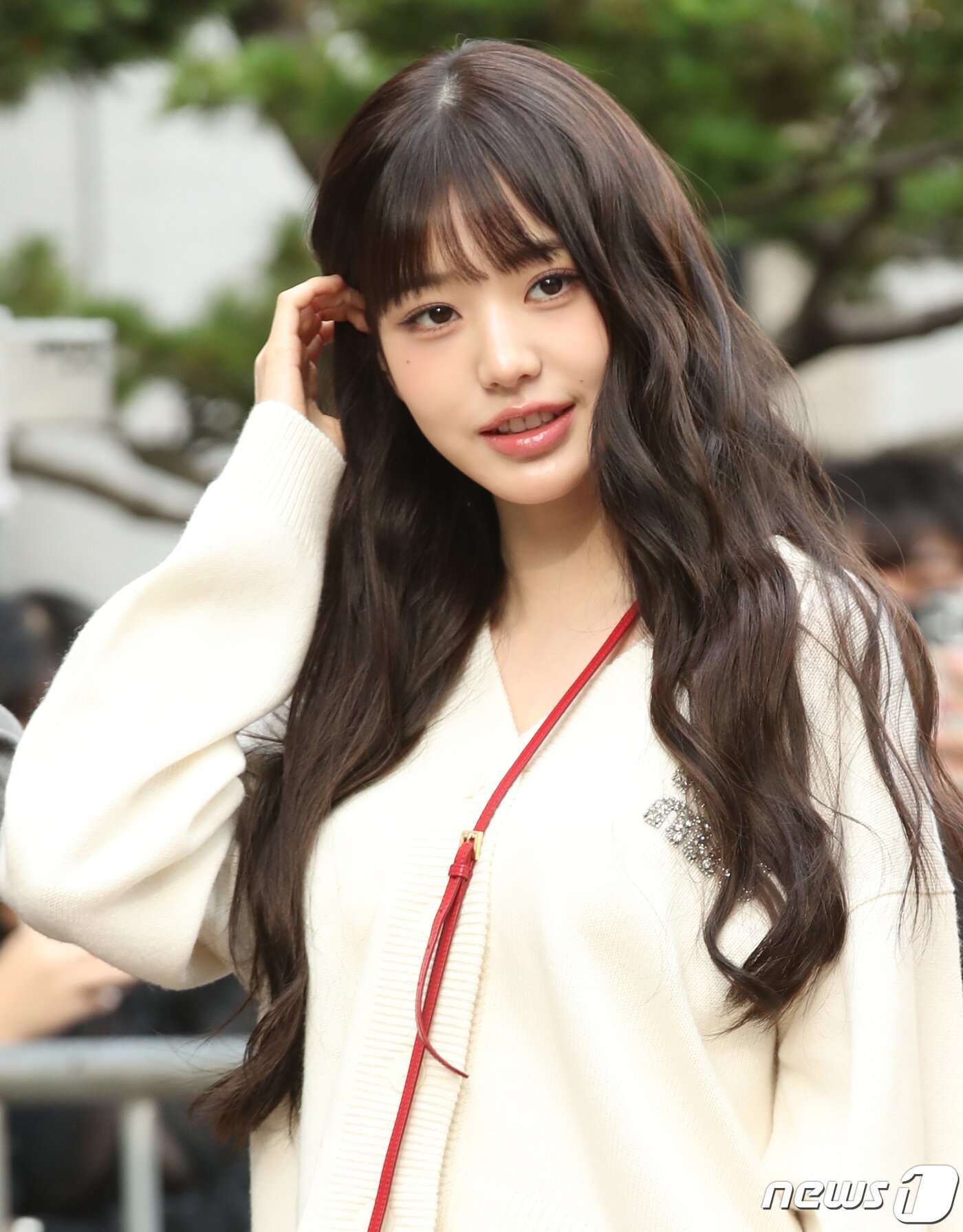 본문 이미지 - 아이브의 장원영이 13일 오전 서울 여의도 KBS 신관에서 진행된 '뮤직뱅크' 리허설에 참석해 매력을 발산하고 있다. ⓒ News1 권현진 기자