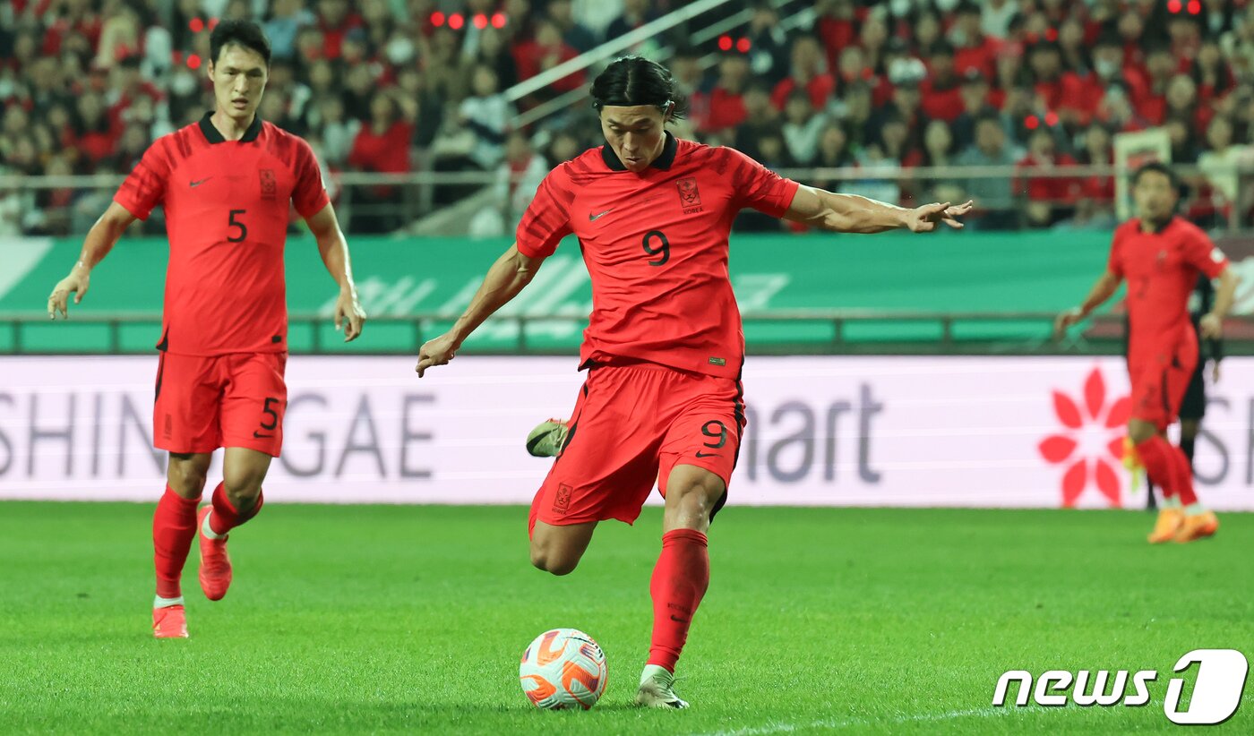 본문 이미지 - 조규성이 13일 오후 서울 마포구 상암동 서울월드컵경기장에서 열린 축구 국가대표 평가전 대한민국과 튀니지의 경기에서 슛을 하고 있다. 2023.10.13/뉴스1 ⓒ News1 김도우 기자