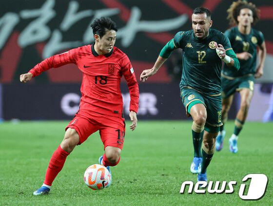 이강인이 13일 오후 서울 마포구 상암동 서울월드컵경기장에서 열린 축구 국가대표 평가전 대한민국과 튀니지의 경기에서 공격을 하고 있다. 2023.10.13/뉴스1 © News1 김도우 기자