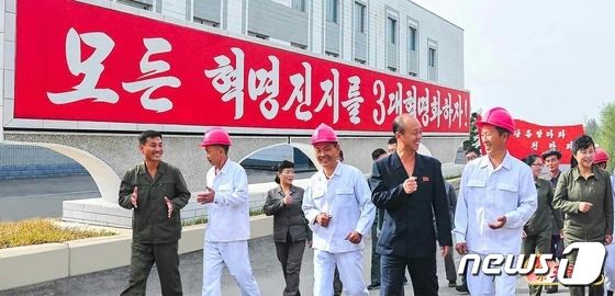 '3대혁명붉은기쟁취운동' 활발히 벌이는 평양강철공장