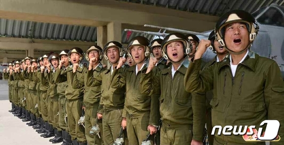북한 "공군 장병들의 열화같은 애국심을 따라배우자"