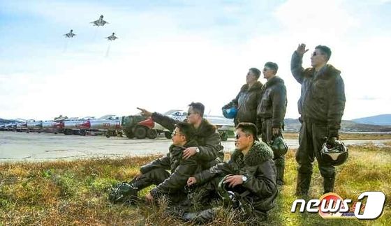 '공군' 조명한 북한 