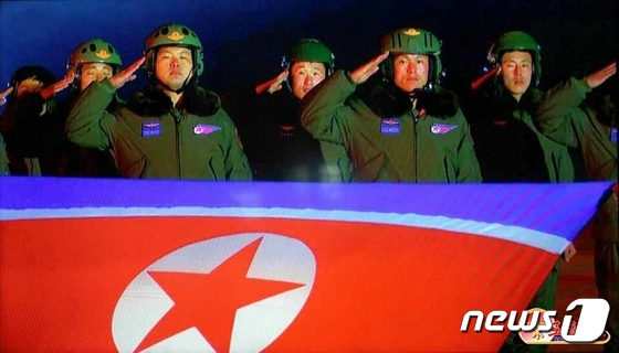 공군 업적 조명한 북한…"당 중앙 결사옹위의 항로 날아"