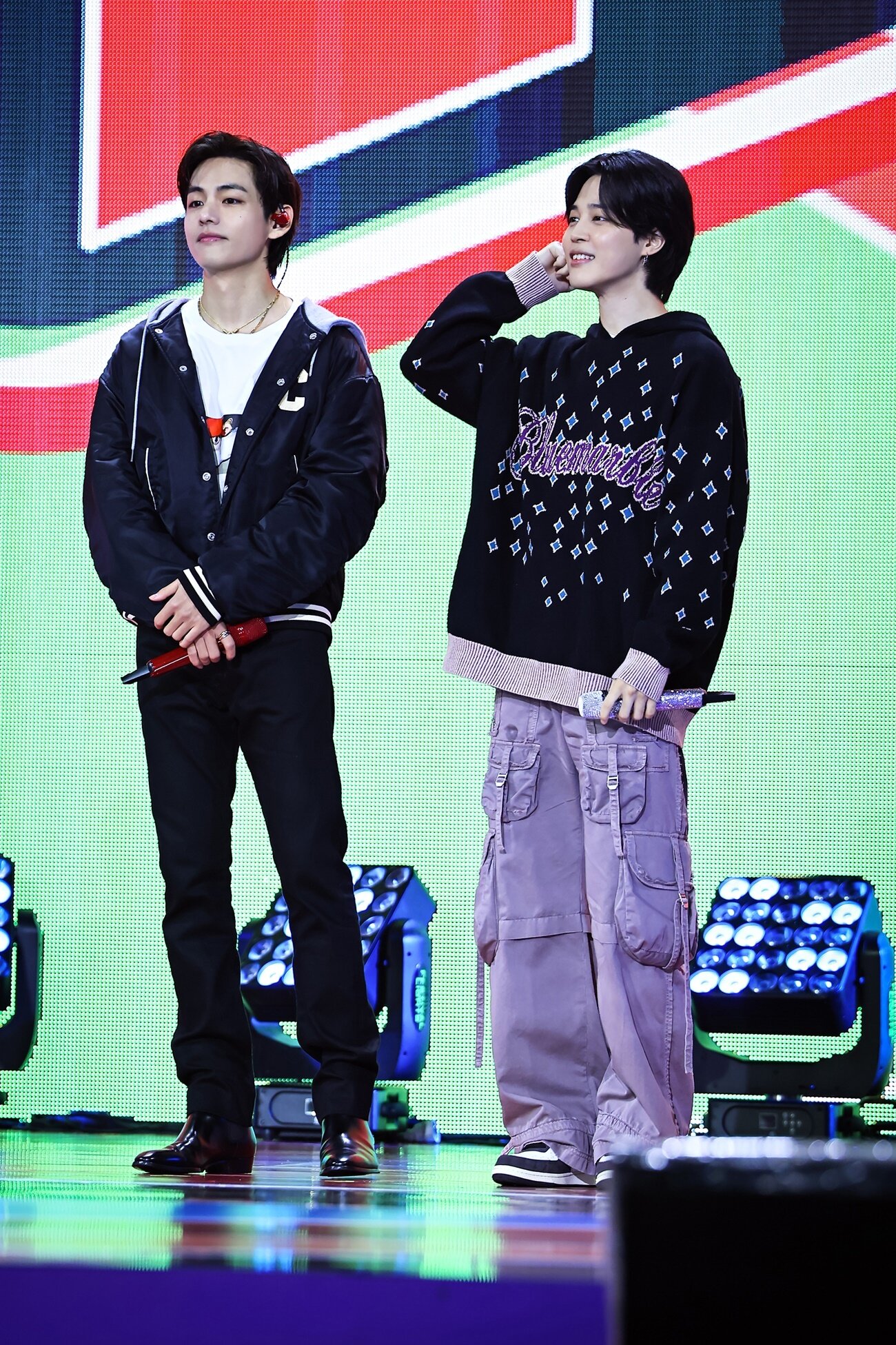 본문 이미지 - 방탄소년단 뷔(왼쪽)와 지민(빅히트뮤직 제공)