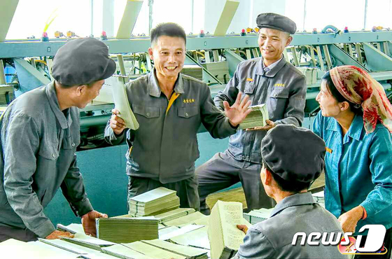 노동신문 "일꾼대열 강화, 지역 발전의 관건적 고리"