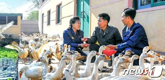 '먹고사는 문제 챙겨라'…북한, 당 일꾼들에게 '후방사업' 챙길 것 독려