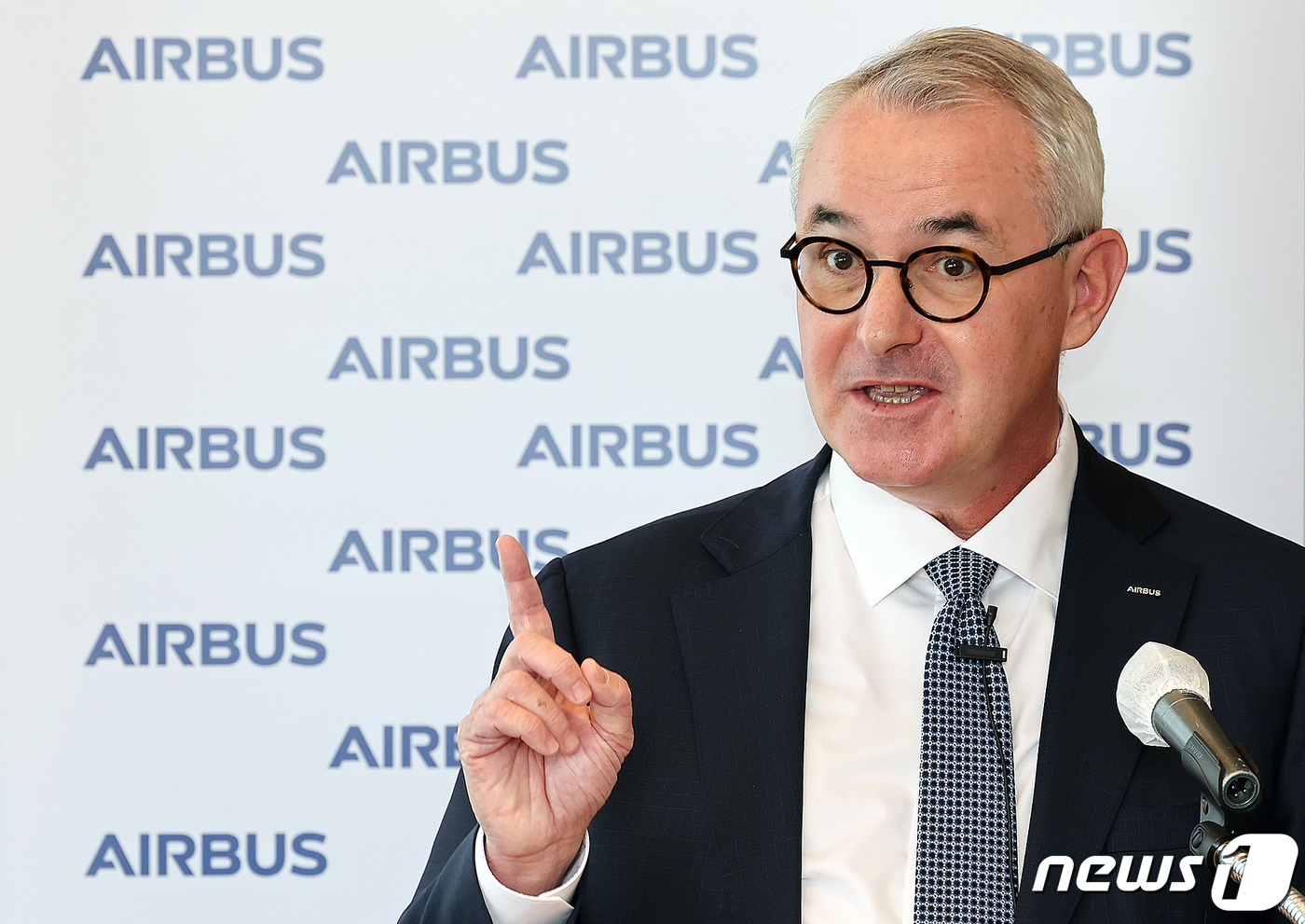 (서울=뉴스1) 김진환 기자 = 로익 폭슈홍 에어버스 한국지사 수석대표가 16일 서울 중구 롯데호텔에서 ‘서울 국제 항공우주 및 방위산업 전시회(ADEX)’를 앞두고 열린 미디어 …