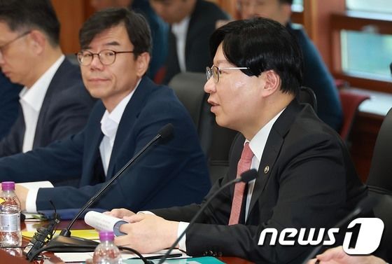 ESG 금융 추진단 회의 주재하는 김소영 부위원장