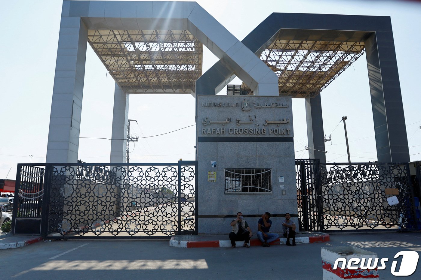본문 이미지 - 이집트와 가자 지구를 잇는 라파 검문소. 2023.10.16 ⓒ 로이터=뉴스1 ⓒ News1 정지윤 기자 ⓒ News1 정지윤 기자