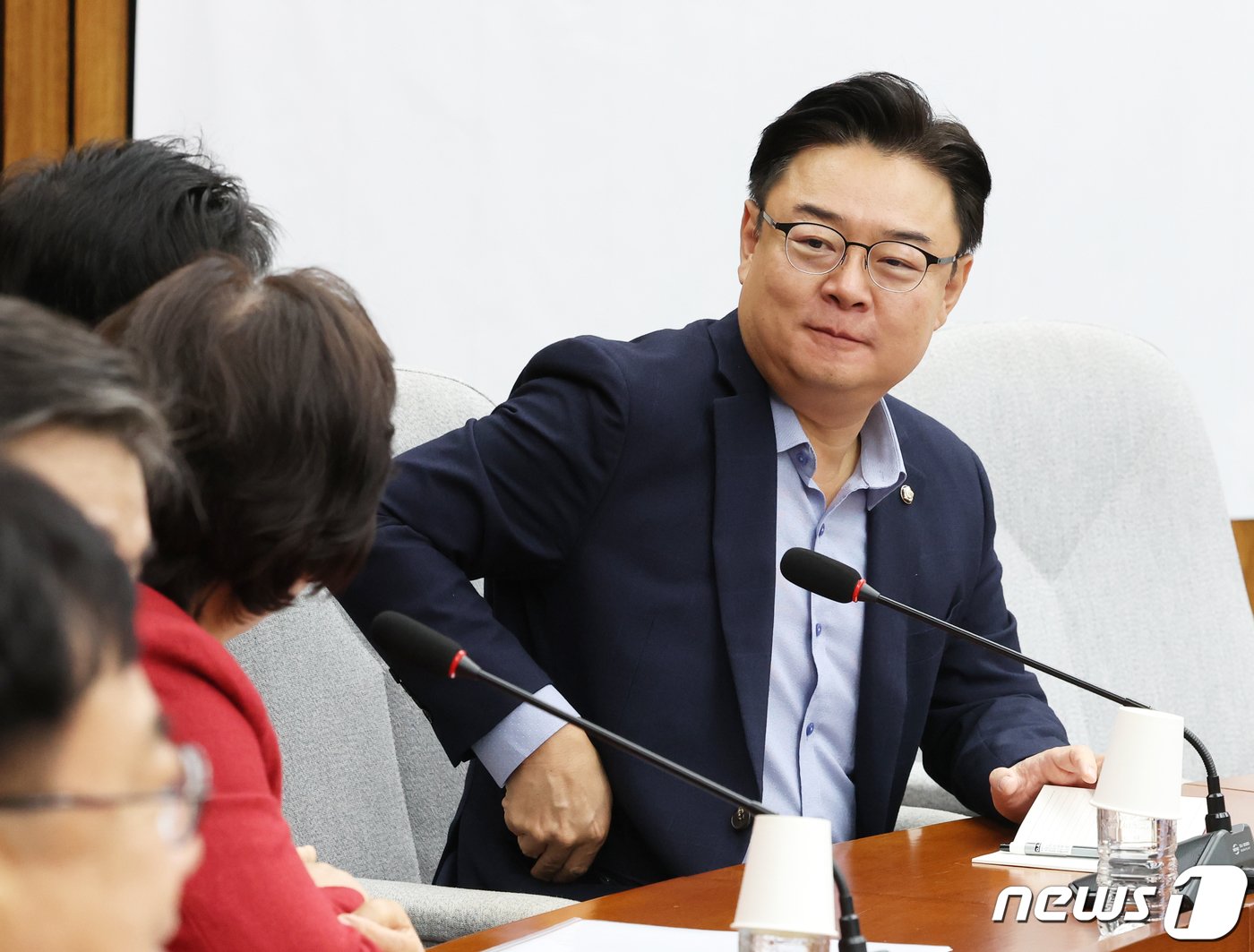 본문 이미지 - 김성원 국민의힘 신임 여의도연구원장이 17일 서울 여의도 국회에서 열린 국정감사대책회의에 참석하고 있다. 2023.10.17/뉴스1 ⓒ News1 송원영 기자