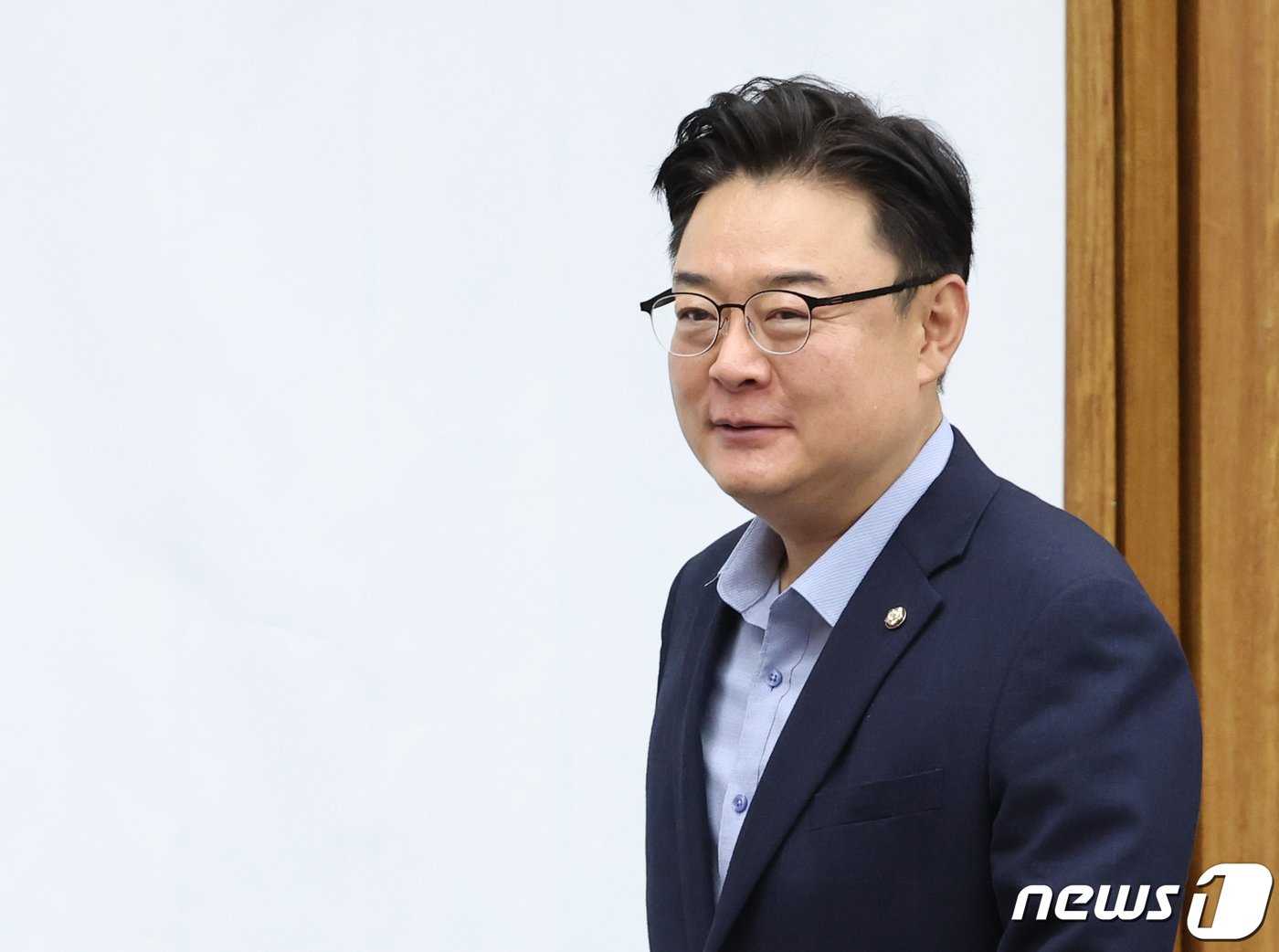 본문 이미지 - 김성원 국민의힘 신임 여의도연구원장이 17일 서울 여의도 국회에서 열린 국정감사대책회의에 참석하고 있다. 2023.10.17/뉴스1 ⓒ News1 송원영 기자