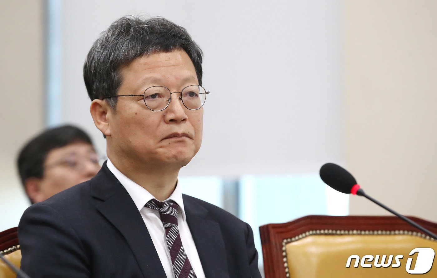 본문 이미지 - 김유열 한국교육방송공사(EBS) 사장이 17일 오전 서울 여의도 국회에서 열린 과학기술정보방송통신위원회의 한국방송공사, 한국교육방송공사에 대한 국정감사에서 의원들의 질의를 경청하고 있다. 2023.10.17/뉴스1 ⓒ News1 임세영 기자