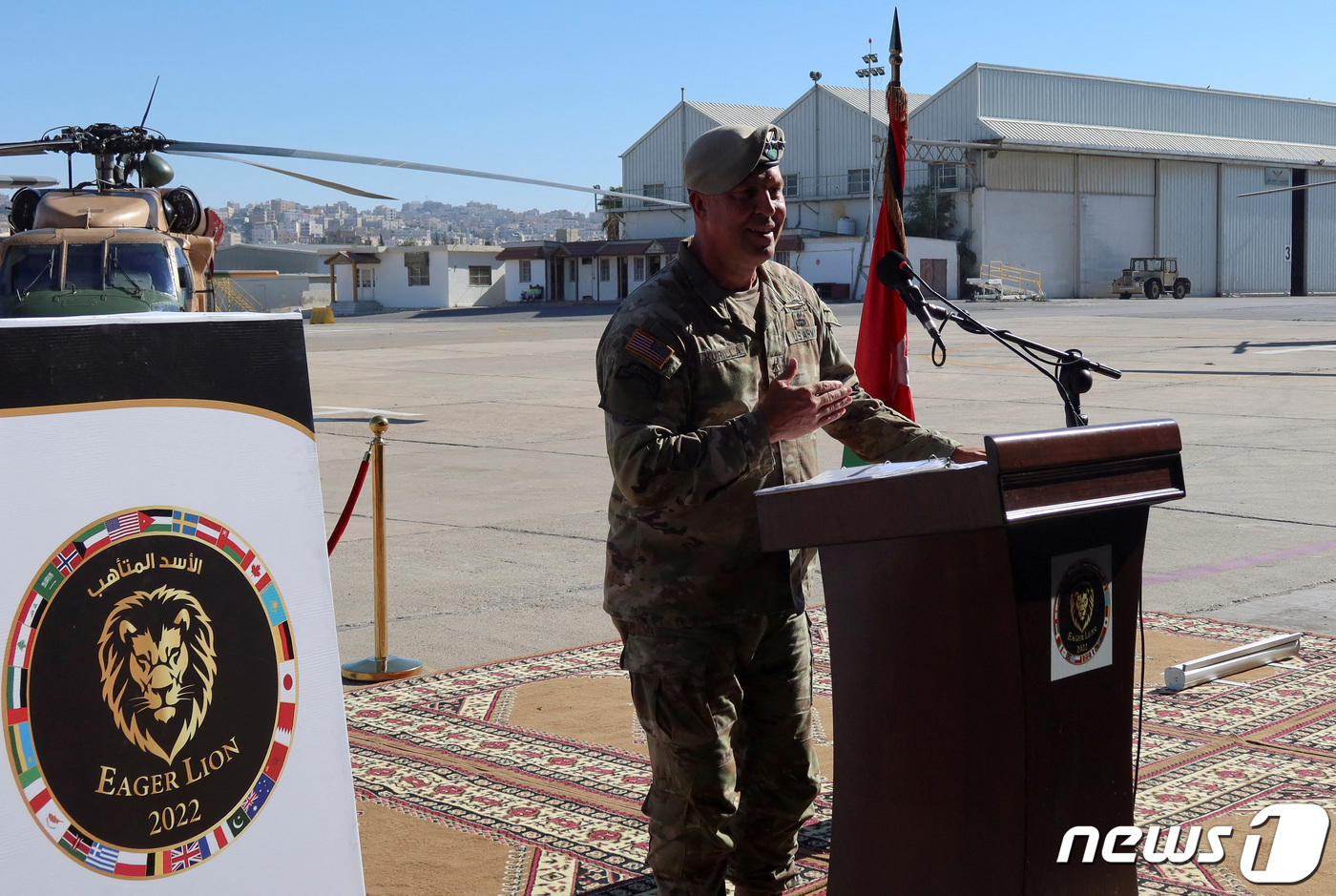 (로이터=뉴스1) 정윤영 기자 = 중동 주둔 미군을 총괄하는 마이클 에릭 쿠릴라 미 중부군사령관이 요르단에서 기자회견을 실시하는 모습. 2022.09.12.ⓒ 로이터=뉴스1