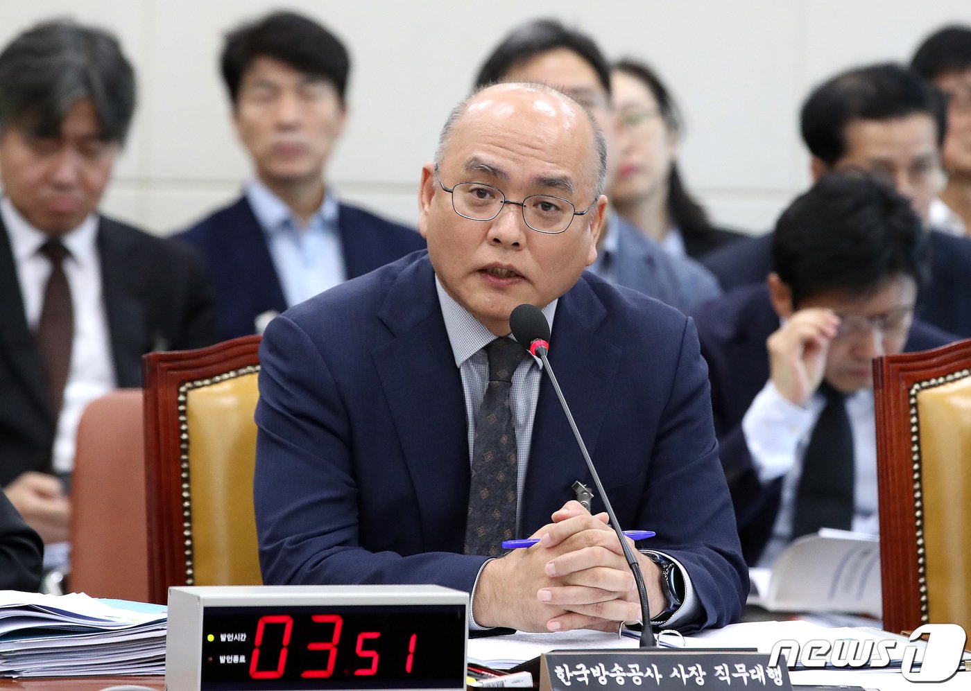 본문 이미지 - 김덕재 한국방송공사(KBS) 사장 직무대행이 17일 오후 서울 여의도 국회에서 열린 과학기술정보방송통신위원회의 한국방송공사, 한국교육방송공사에 대한 국정감사에서 의원들의 질의에 답하고 있다. 2023.10.17/뉴스1 ⓒ News1 임세영 기자