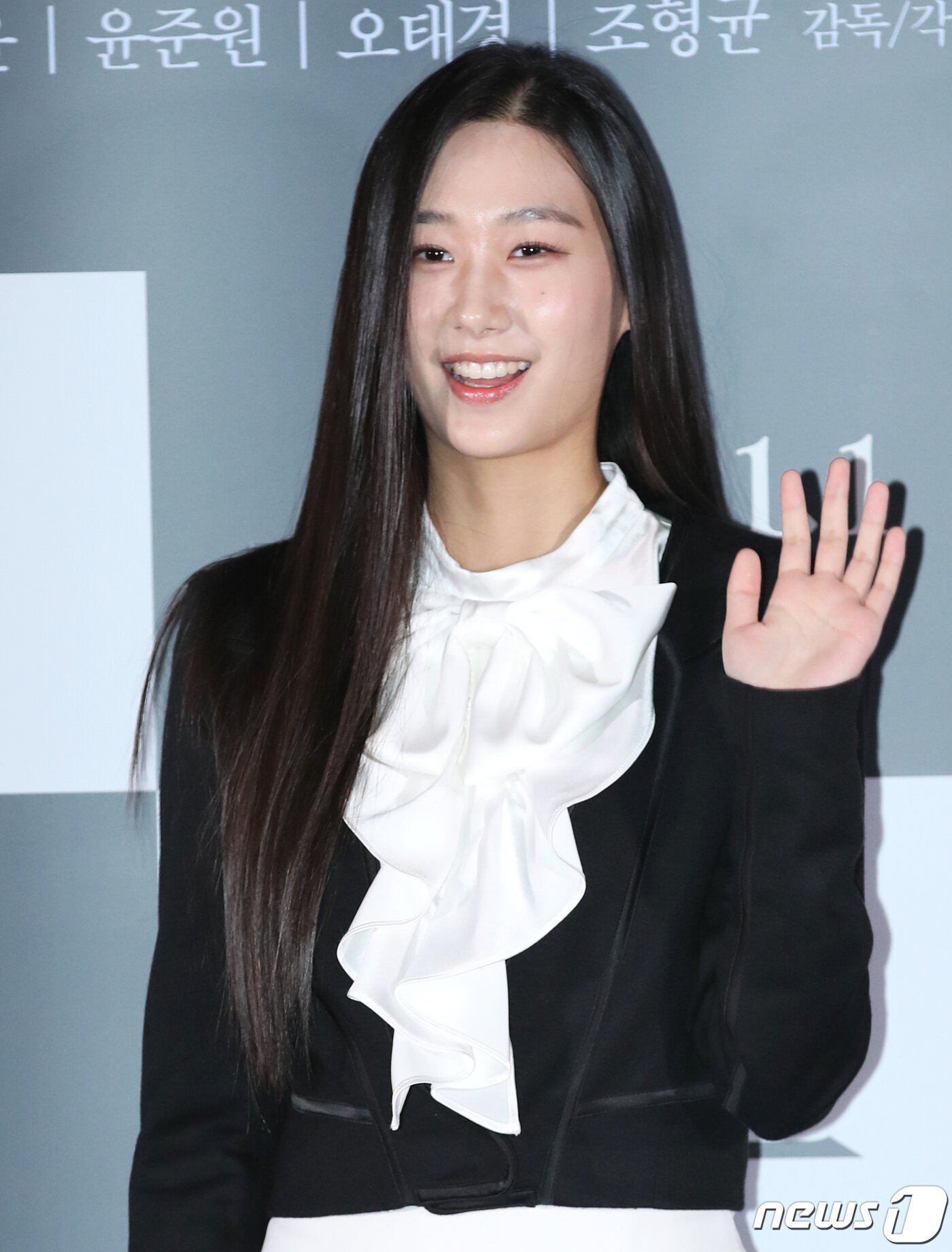 본문 이미지 - 배우 강안나가 17일 서울 용산구 CGV 용산아이파크몰에서 열린 영화 '독친'(감독 김수인) 언론시사회에서 포즈를 취하고 있다. '독친'은 독이 되는 줄도 모르고 지독한 사랑을 주는 엄마 혜영(장서희 분)이 딸 유리(강안나 분)의 죽음을 추적하며 충격적 진실과 마주하게 되는 미스터리 현실 공포 심리극이다. 2023.10.17/뉴스1 ⓒ News1 권현진 기자