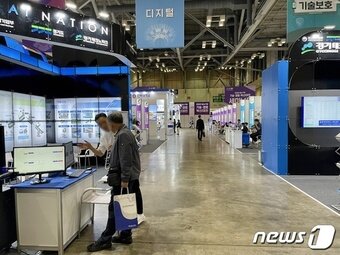 본문 이미지 - '2023년 중소기업 기술·경영 혁신대전'이 17일 부산 벡스코에서 개최됐다. ⓒ News1 이민주 기자