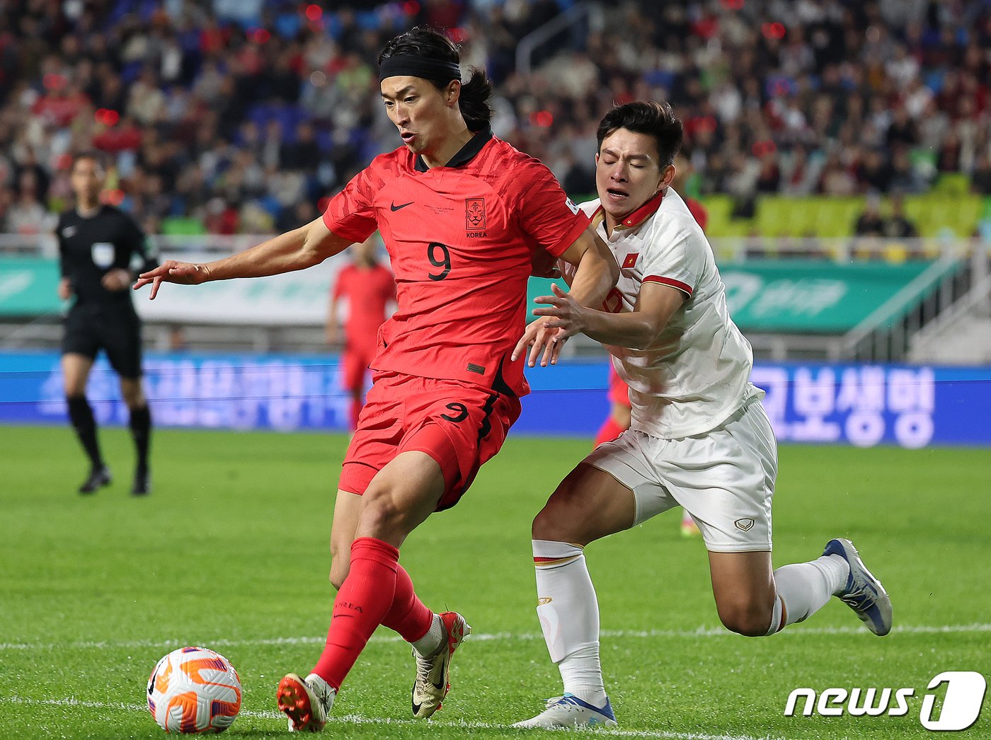 과거 국군체육부대 소속 김천 상무 프로축구단에서 활동하면서 기량을 만개한 조규성 선수&#40;왼쪽&#41;. 지금은 국가대표팀 중요 멤버로 평가받는다.. 2023.10.17/뉴스1 ⓒ News1 김진환 기자