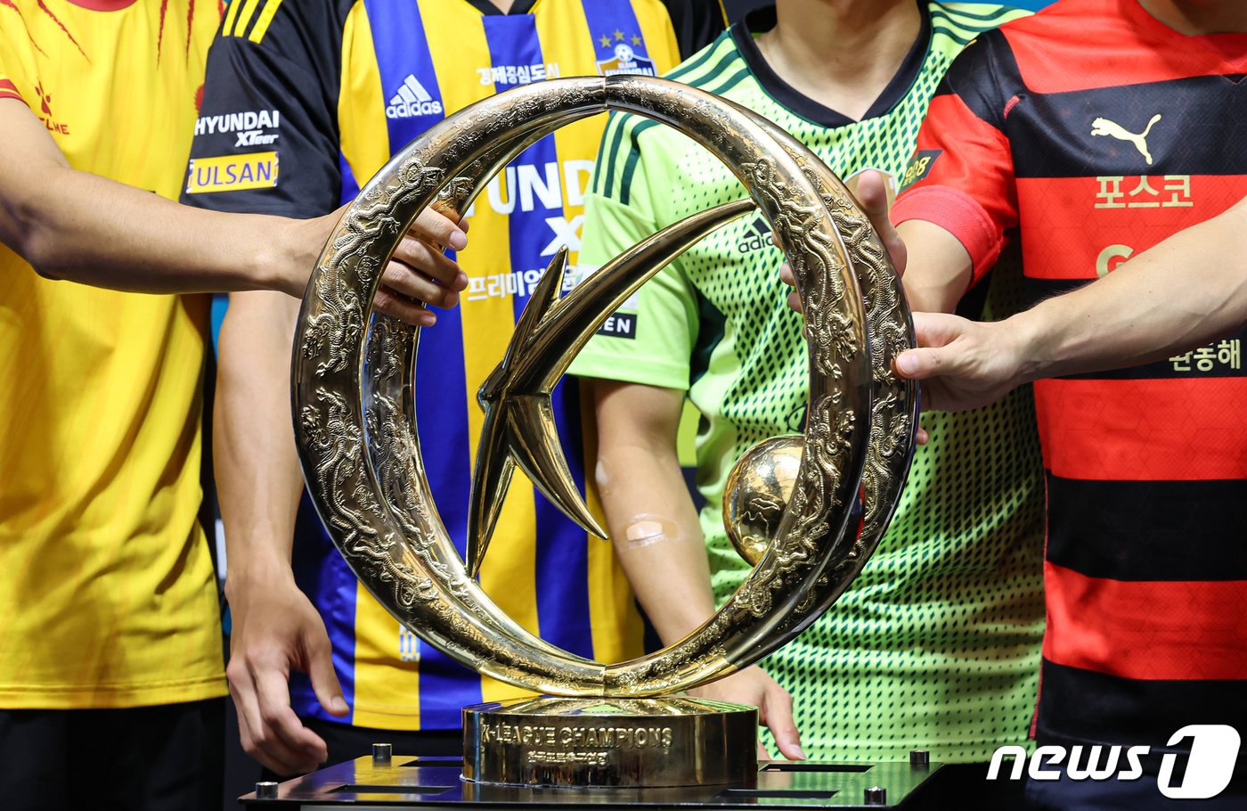 본문 이미지 - K리그 트로피. 2023.10.18/뉴스1 ⓒ News1 김도우 기자