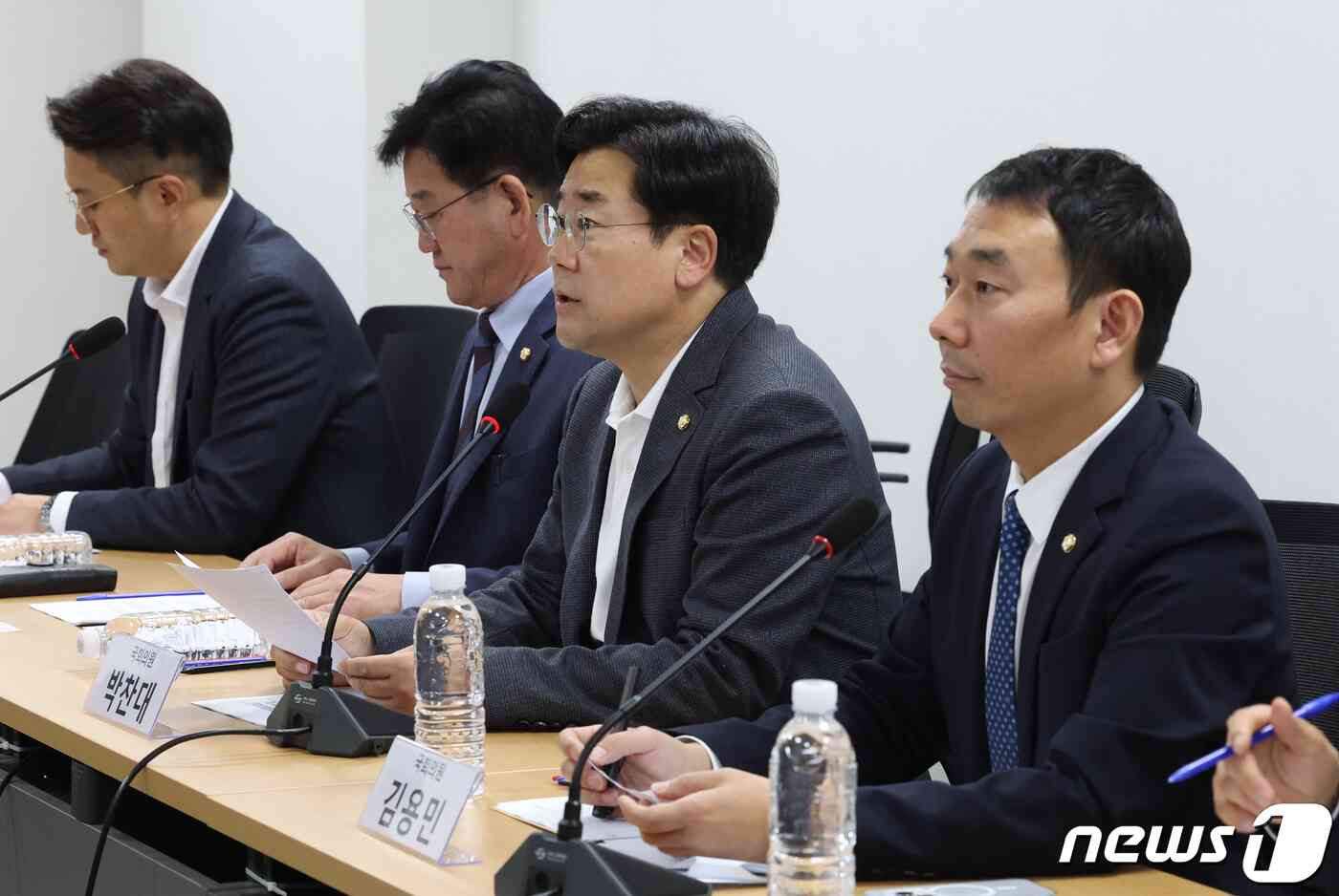 박찬대 더불어민주당 최고위원이 18일 서울 여의도 국회 의원회관에서 열린 검찰독재정치탄압대책위원회 내 검사범죄대응TF 회의에서 발언을 하고 있다. 2023.10.18/뉴스1 © News1 송원영 기자