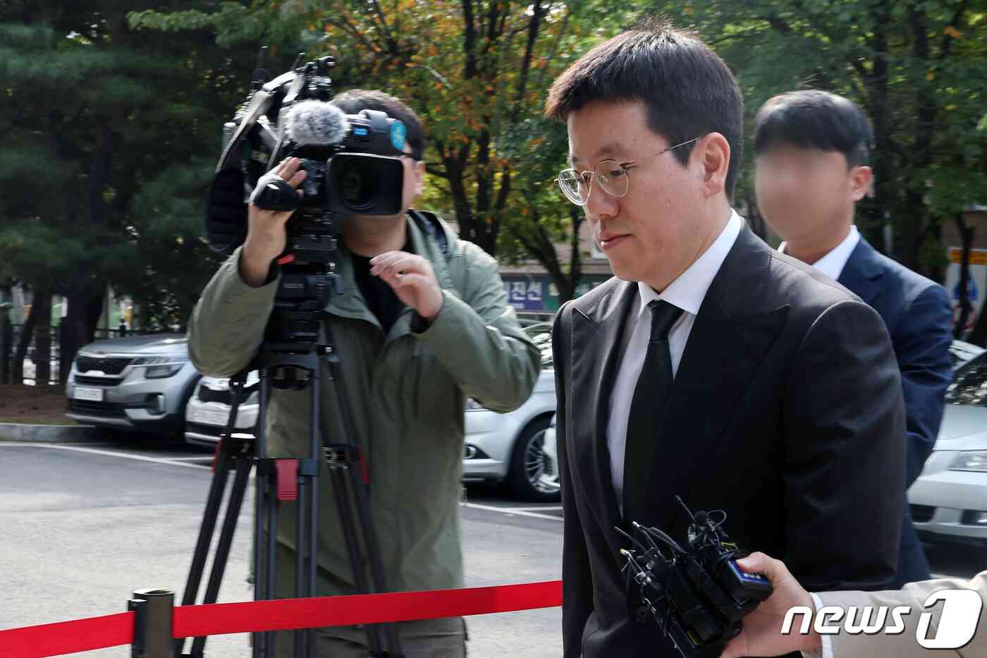 주가 시세조종 관여 의혹이 제기된 배재현 카카오 투자총괄대표가 18일 오후 구속 전 피의자심문(영장실질심사)을 받기 위해 서울 남부지방법원에 출석하고 있다. 2023.10.18/뉴스1 © News1 이동해 기자