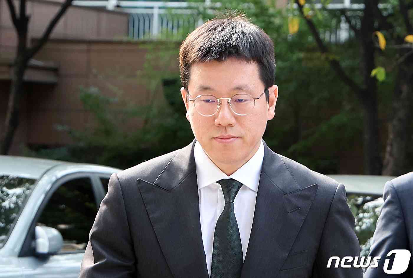시세 조종 의혹이 제기된 배재현 대표가 영장실질심사를 받기 위해 서울남부지법에 들어서고 있다. 2023.10.18/뉴스1 © News1 이동해 기자