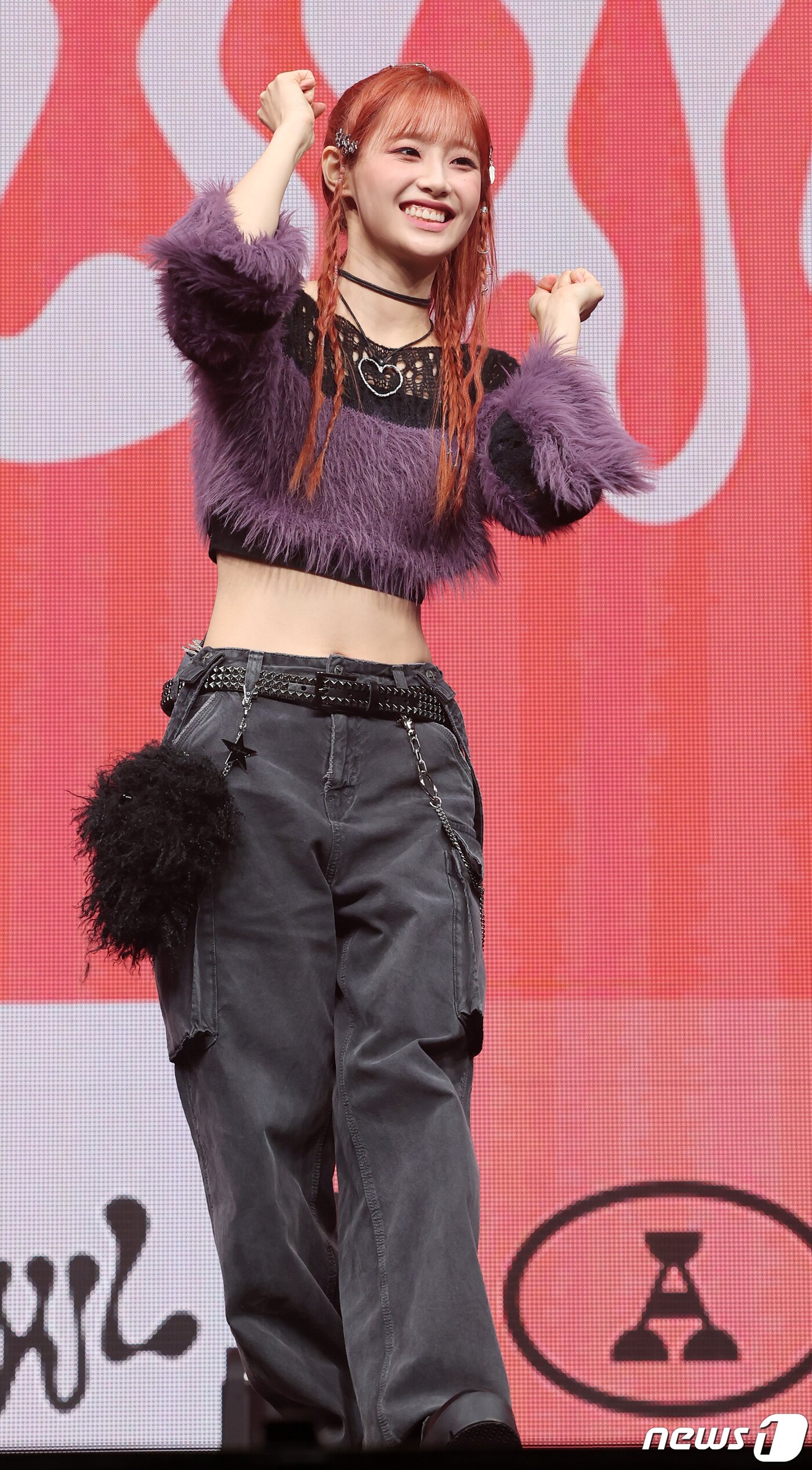 본문 이미지 - 가수 츄(CHUU)가 18일 오후 서울 광진구 광장동 예스24라이브홀에서 열린 첫 번째 미니 앨범 ‘Howl’ 발매 기념 쇼케이스에서 포즈를 취하고 있다. 2023.10.18/뉴스1 ⓒ News1 김진환 기자