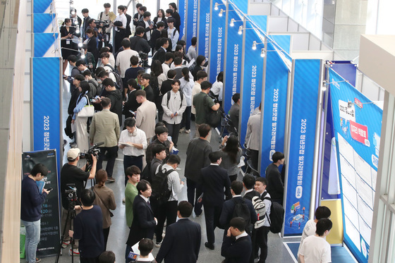 경기는 회복세인데 청년만 '절망'…눈 낮춘 3100만원에도 갈 곳 없다