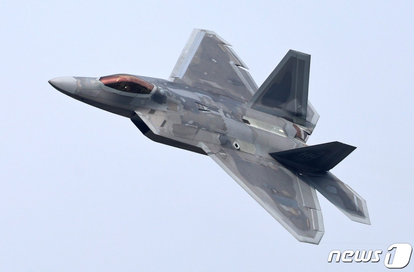 본문 이미지 - 미국 공군 전투기 F-22 랩터. 2023.10.18/뉴스1 ⓒ News1 구윤성 기자