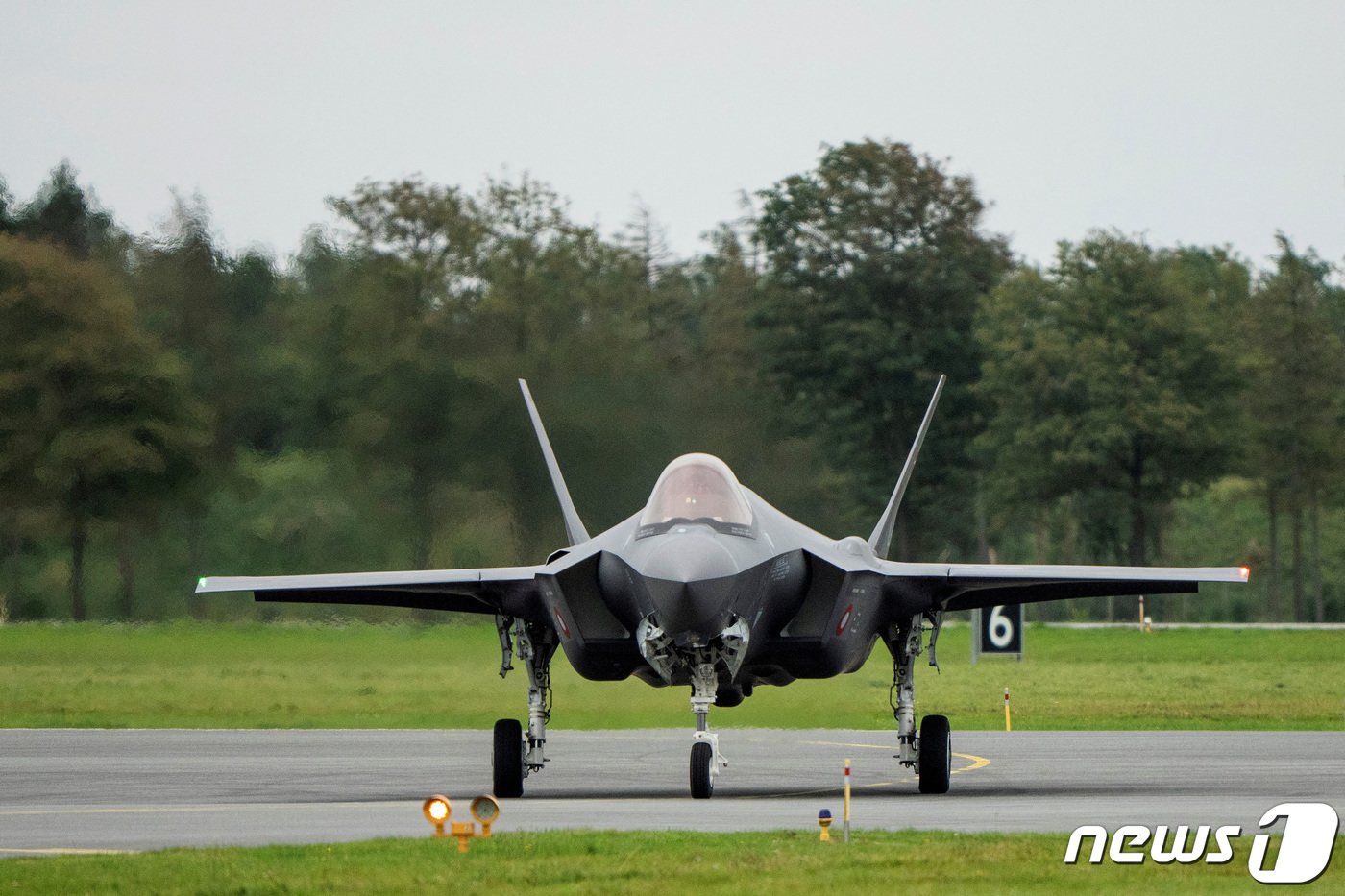 본문 이미지 - F-35 전투기. 2023.10.1. ⓒ 로이터=뉴스1 ⓒ News1 김성식 기자