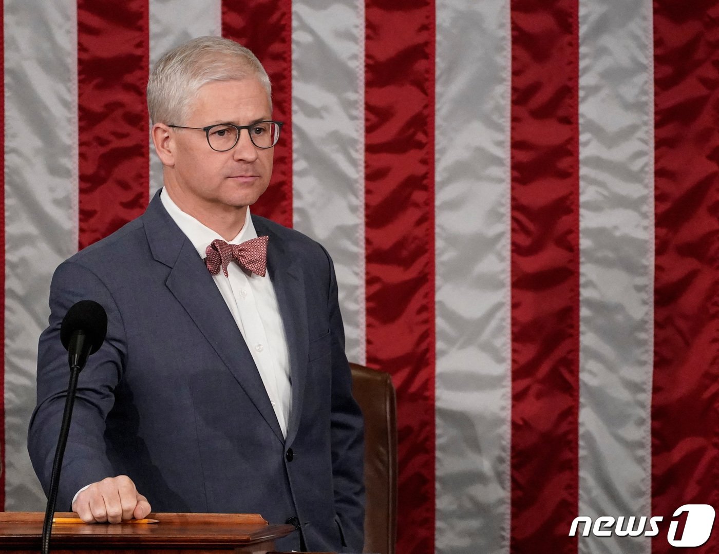 본문 이미지 - 패트릭 맥헨리 하원의장 직무대행이 18일(현지시간) 미국 워싱턴 의사당에서 열린 하원의장 선출을 위한 본회의에서 사회를 보고 있다. 2023.10.18. ⓒ 로이터=뉴스1 ⓒ News1 김현 특파원