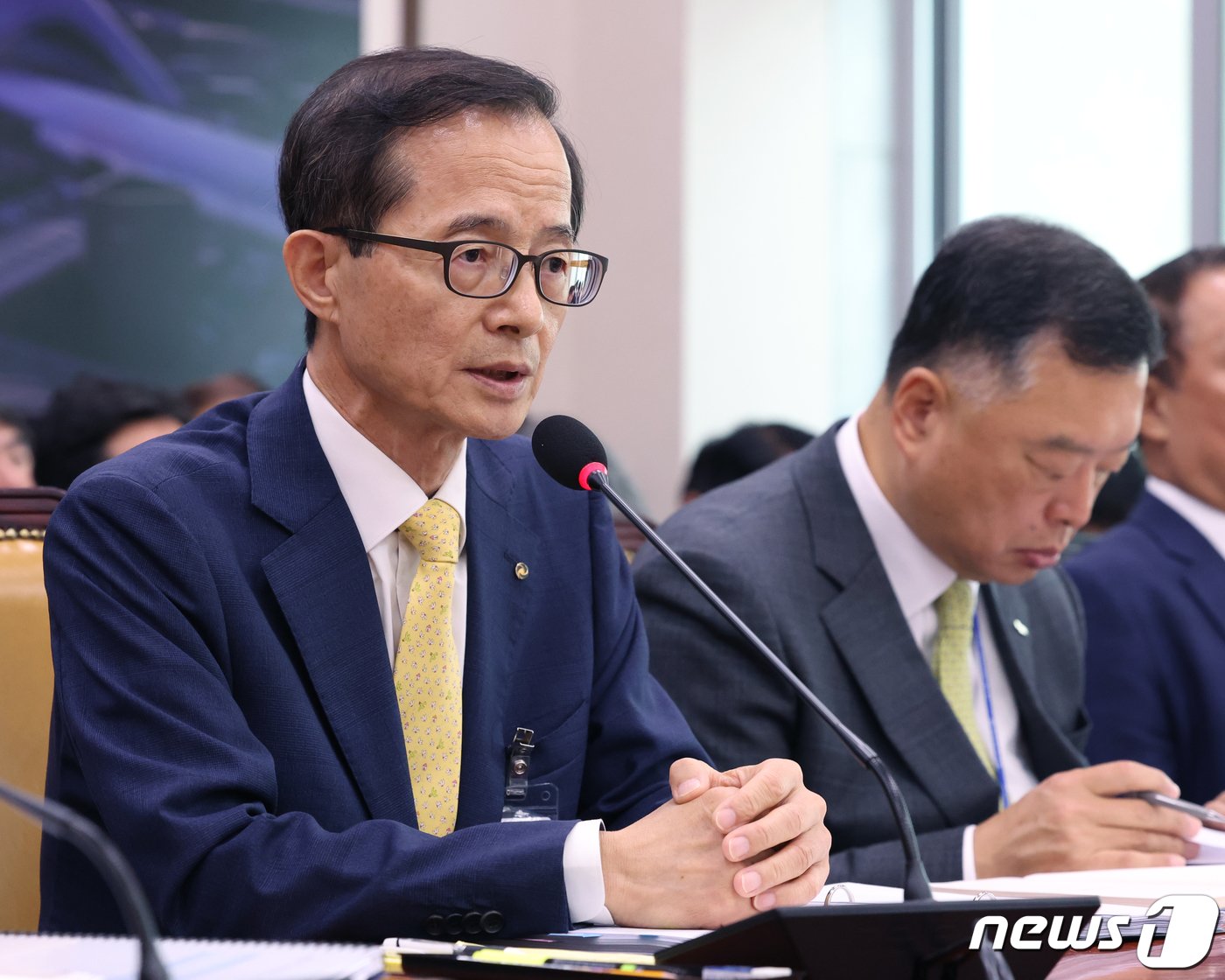 본문 이미지 - 손택락 한국부동산원 원장이 19일 서울 여의도 국회에서 열린 국토교통위원회의 한국부동산원, 주택도시보증공사 등에 대한 국정감사에서 의원들의 질의에 답변하고 있다. 2023.10.19/뉴스1 ⓒ News1 송원영 기자