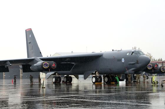 한미일 합참의장 모인 날, 美 B-52H 한반도 전개…3국 공중훈련